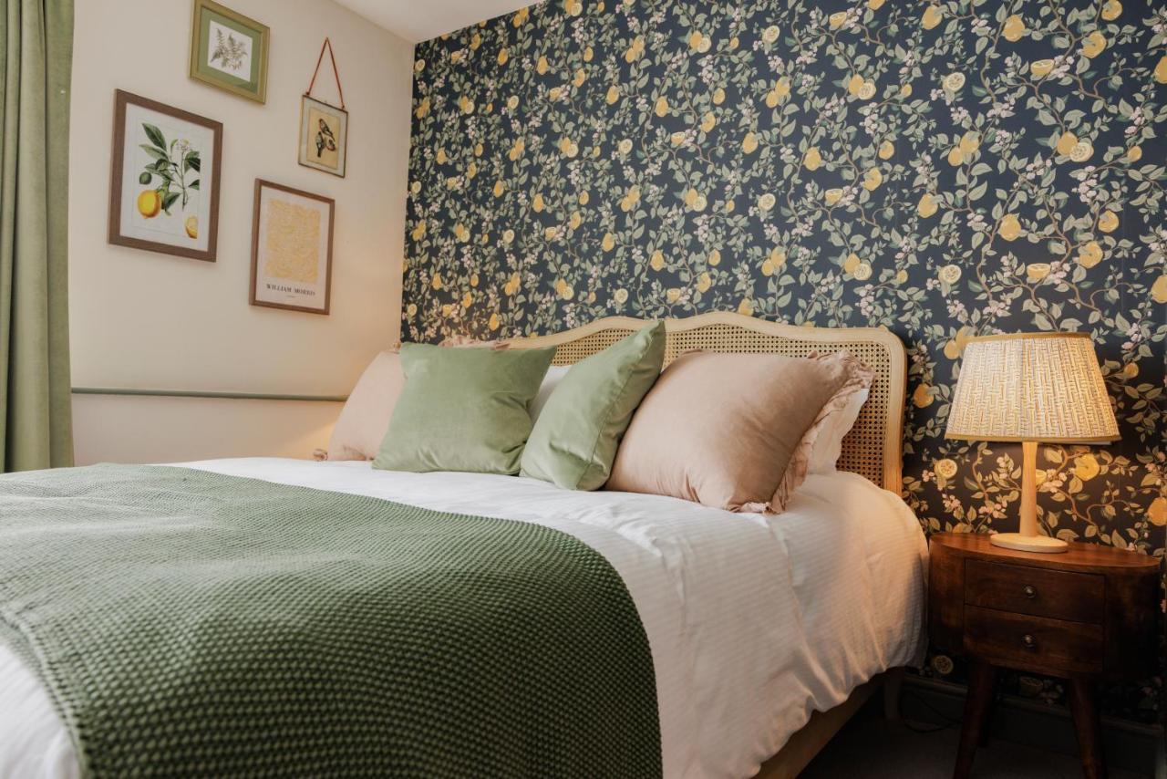 The George & Dragon Hotel Уестърам Екстериор снимка
