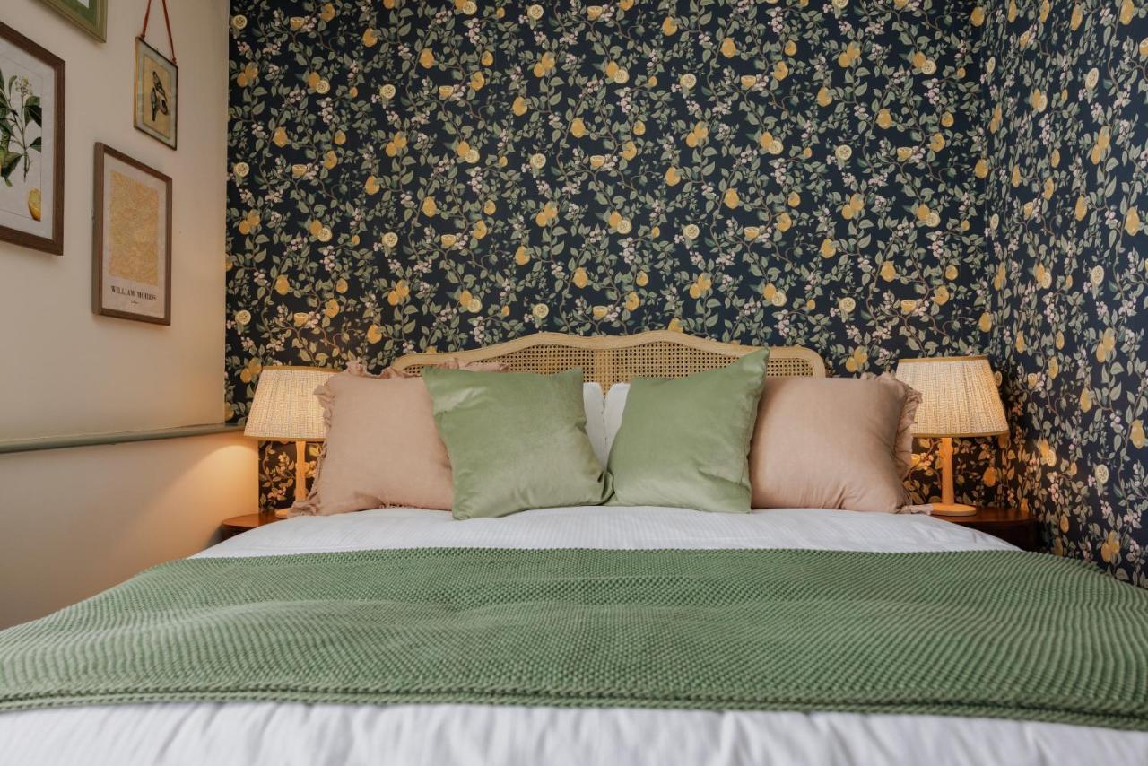The George & Dragon Hotel Уестърам Екстериор снимка