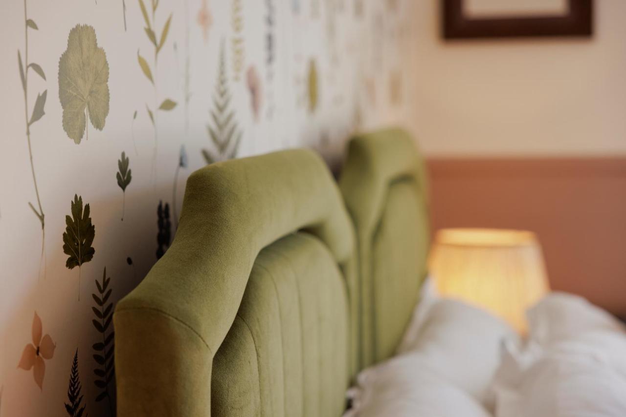 The George & Dragon Hotel Уестърам Екстериор снимка